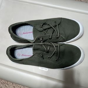 Women's casual shoes